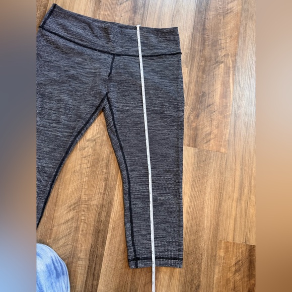 Lululemon Dark Grey Heather Knee Capri Length Leggings - Picture 6 of 9